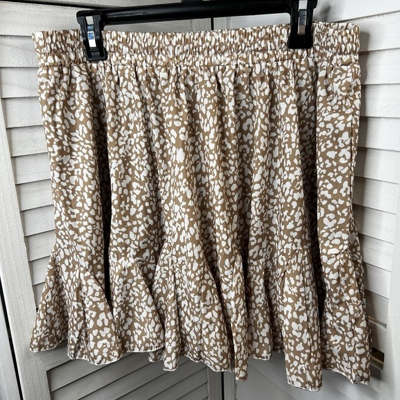 Cute Women's Skirt Perfect For Summer! Tan & White Shorts-Lined‎ Sz XXL (33") - Picture 3 of 6